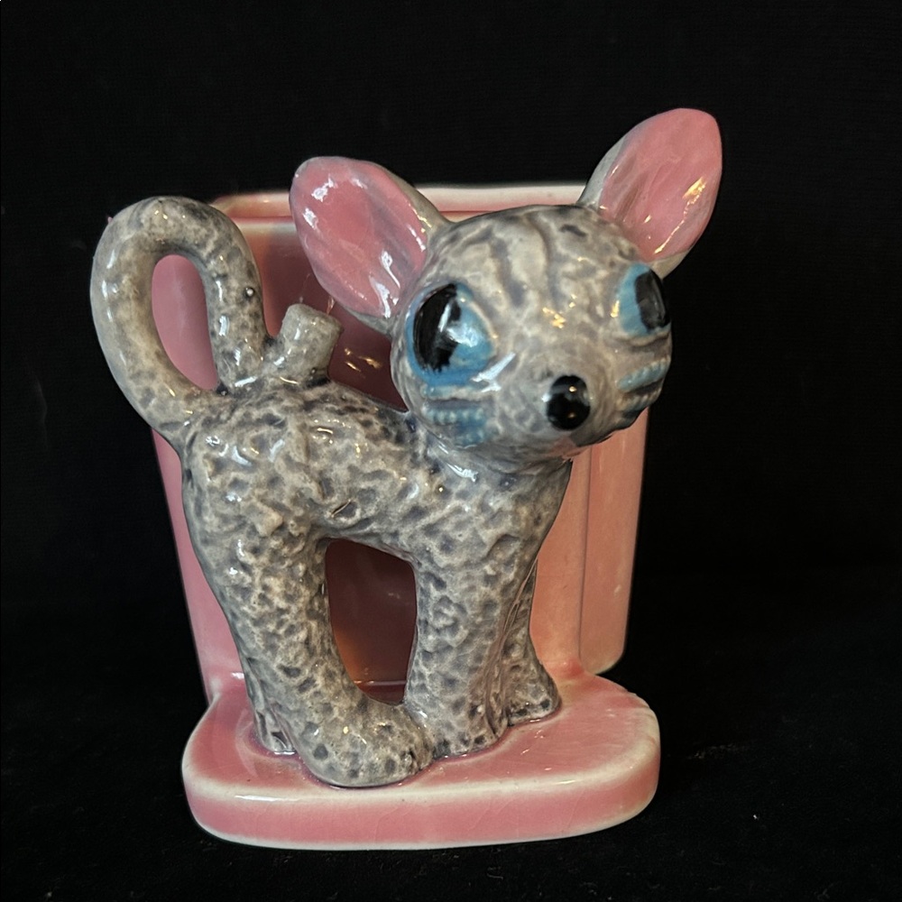 VTG MC  Anthropomorphic Ceramic Big Eyes Cat Plater Figurine in Pink and Gray